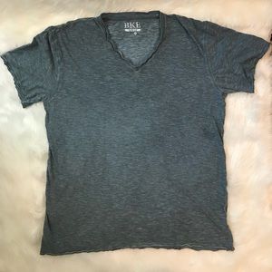 BKE Distressed Men’s V Neck XL Shirt